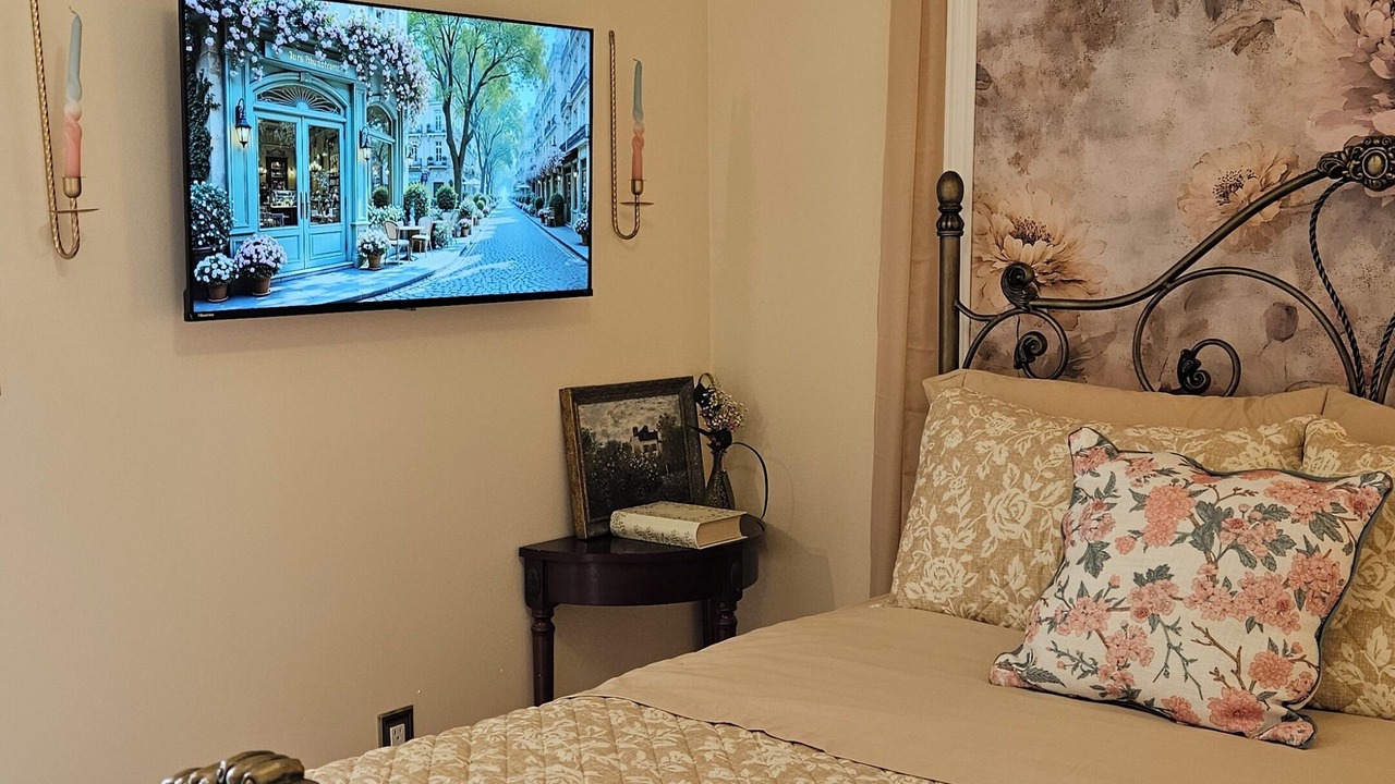 Photo of Bedroom in North Andrews Gardens