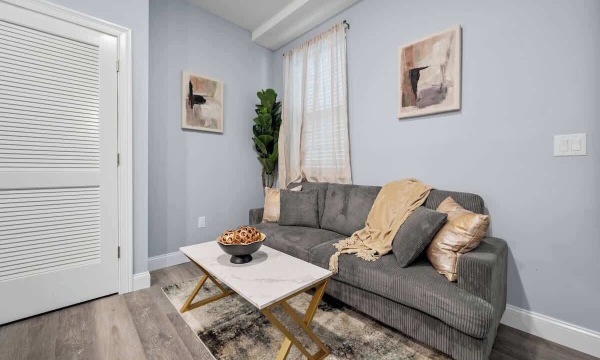 Photo of Livingroom in Forest Hill