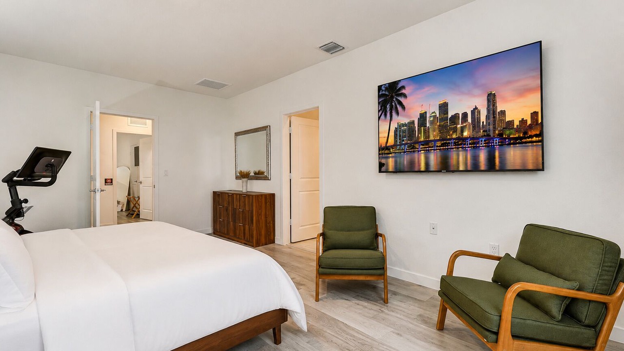 Photo of Bedroom in Miami Gardens