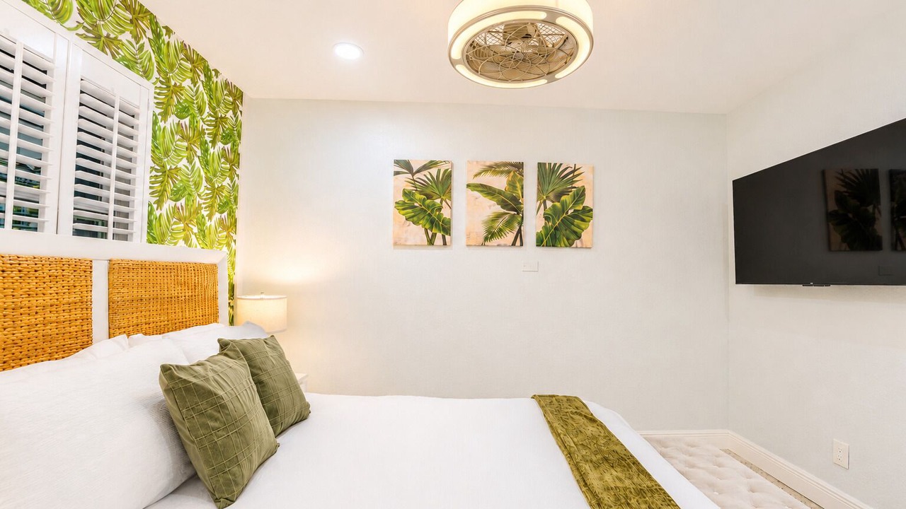 Photo of Bedroom in North Central Hollywood