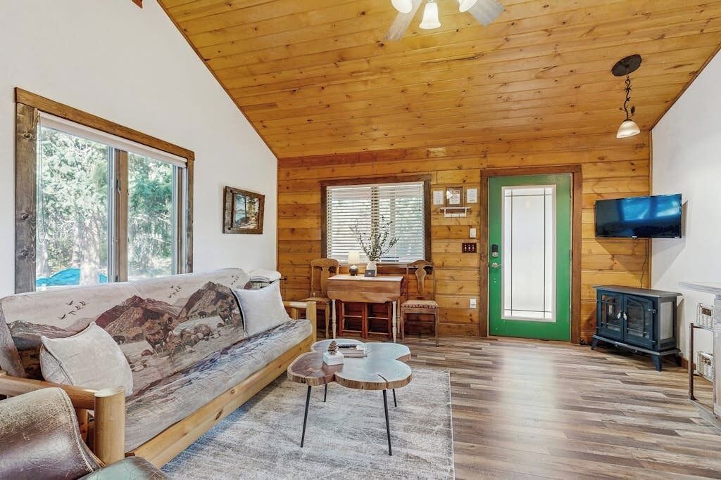 Photo of Livingroom in Woods Bay