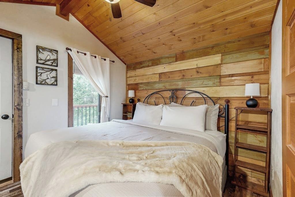 Photo of Bedroom in Woods Bay