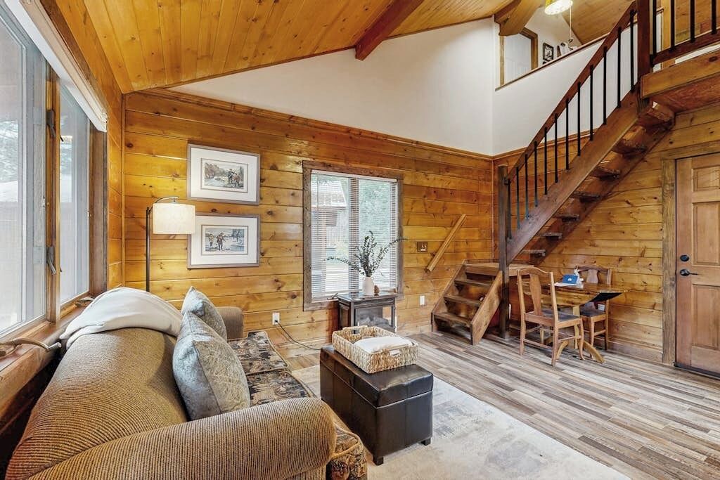 Photo of Livingroom in Woods Bay