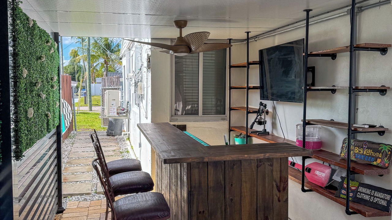 Photo of Patio Balcony in North Central Hollywood