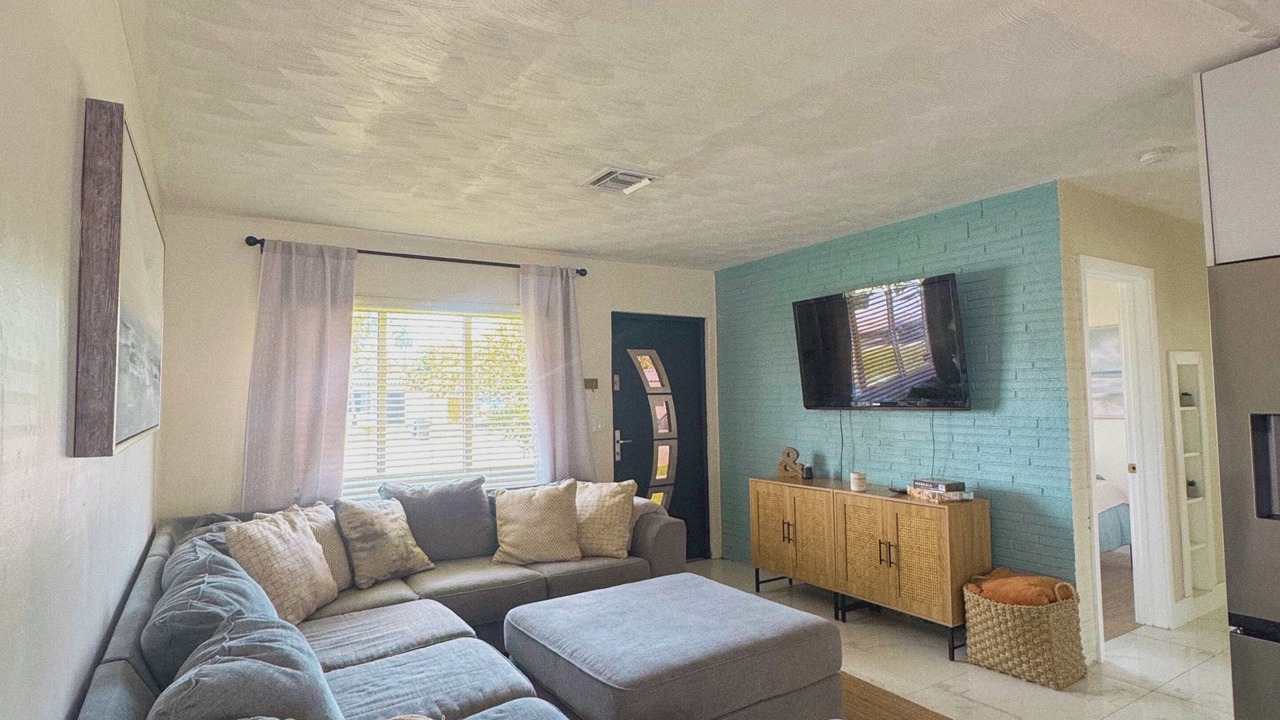 Photo of Livingroom in North Central Hollywood
