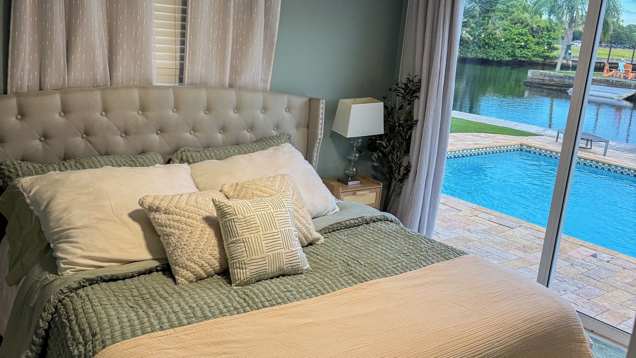 Photo of Bedroom in North Central Hollywood