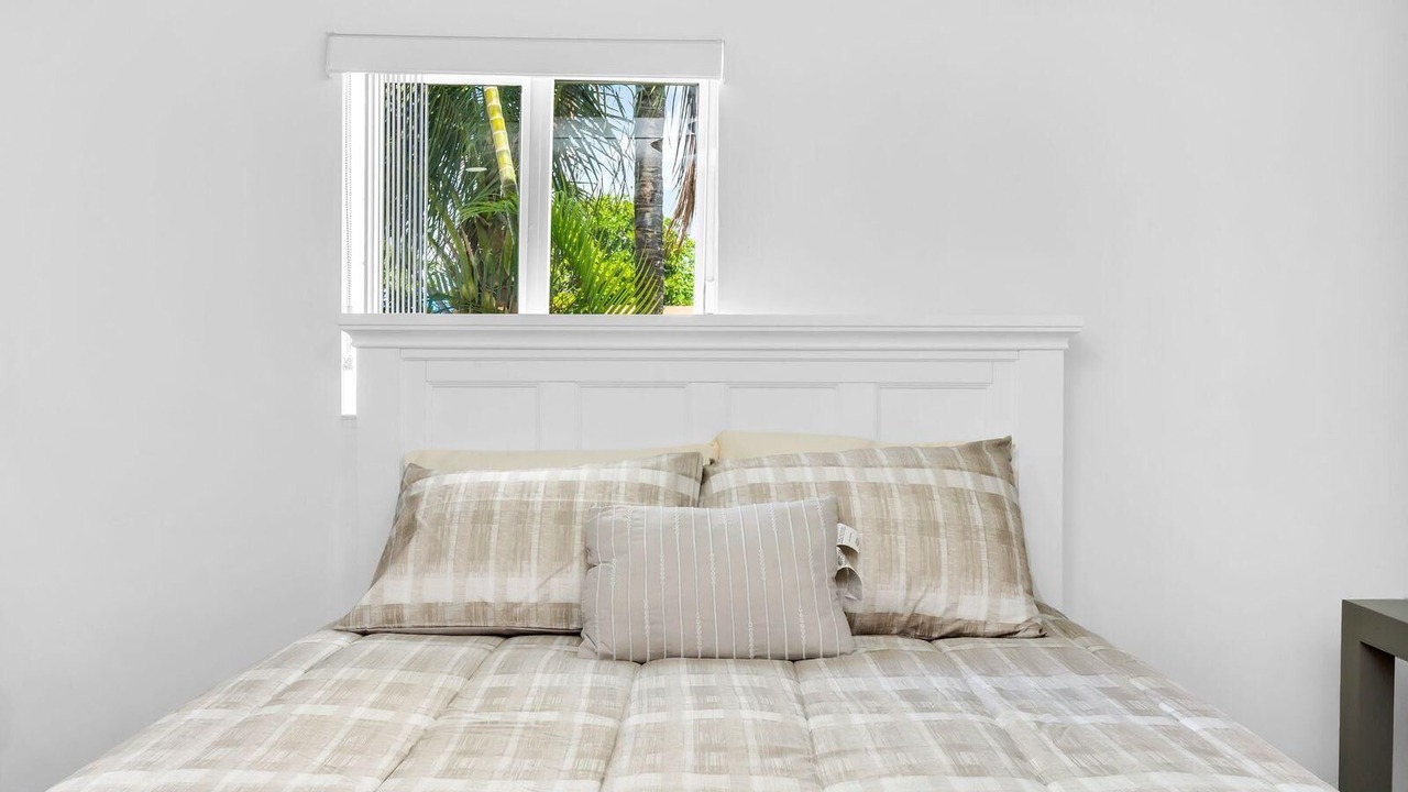 Photo of Bedroom in Lauderhill