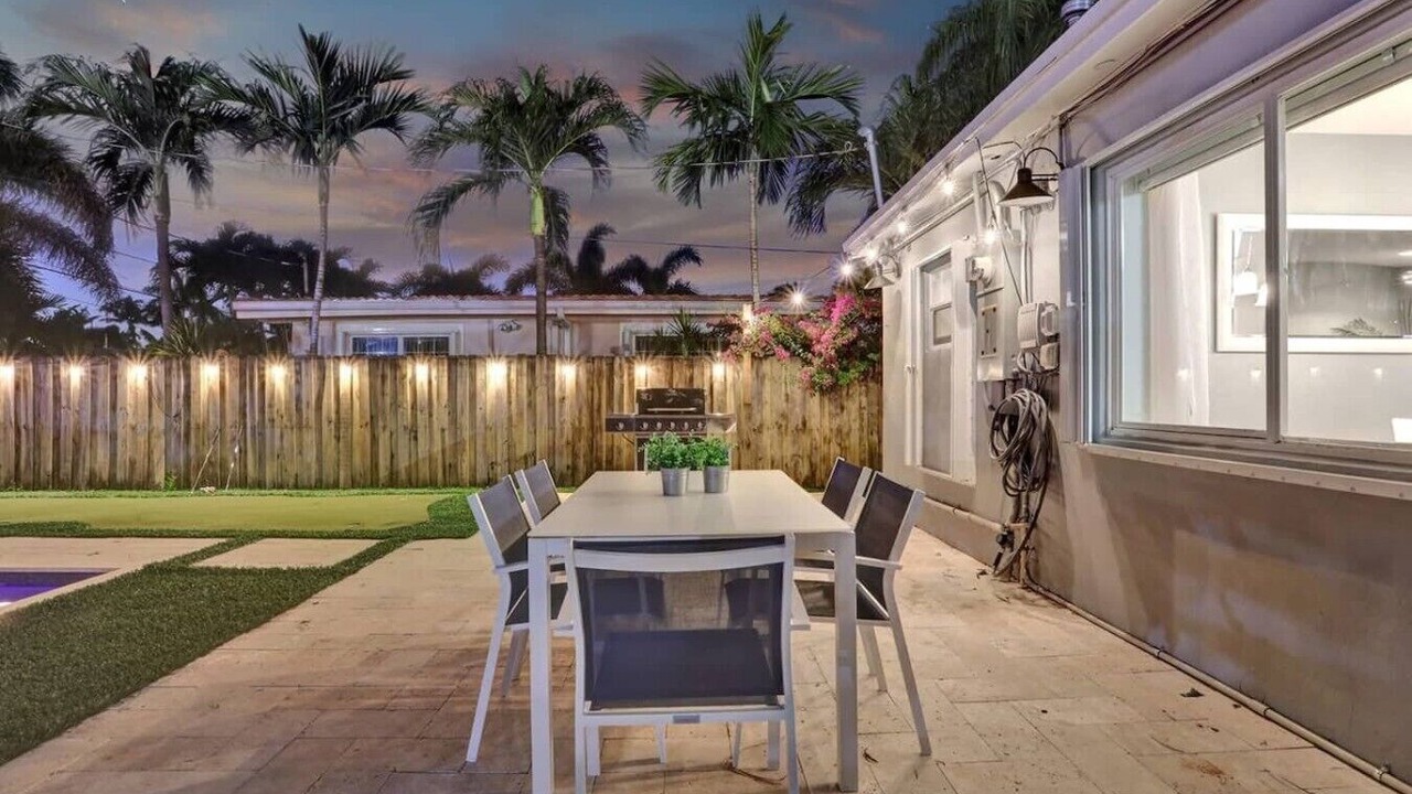 Photo of Outdoor in Hallandale Beach