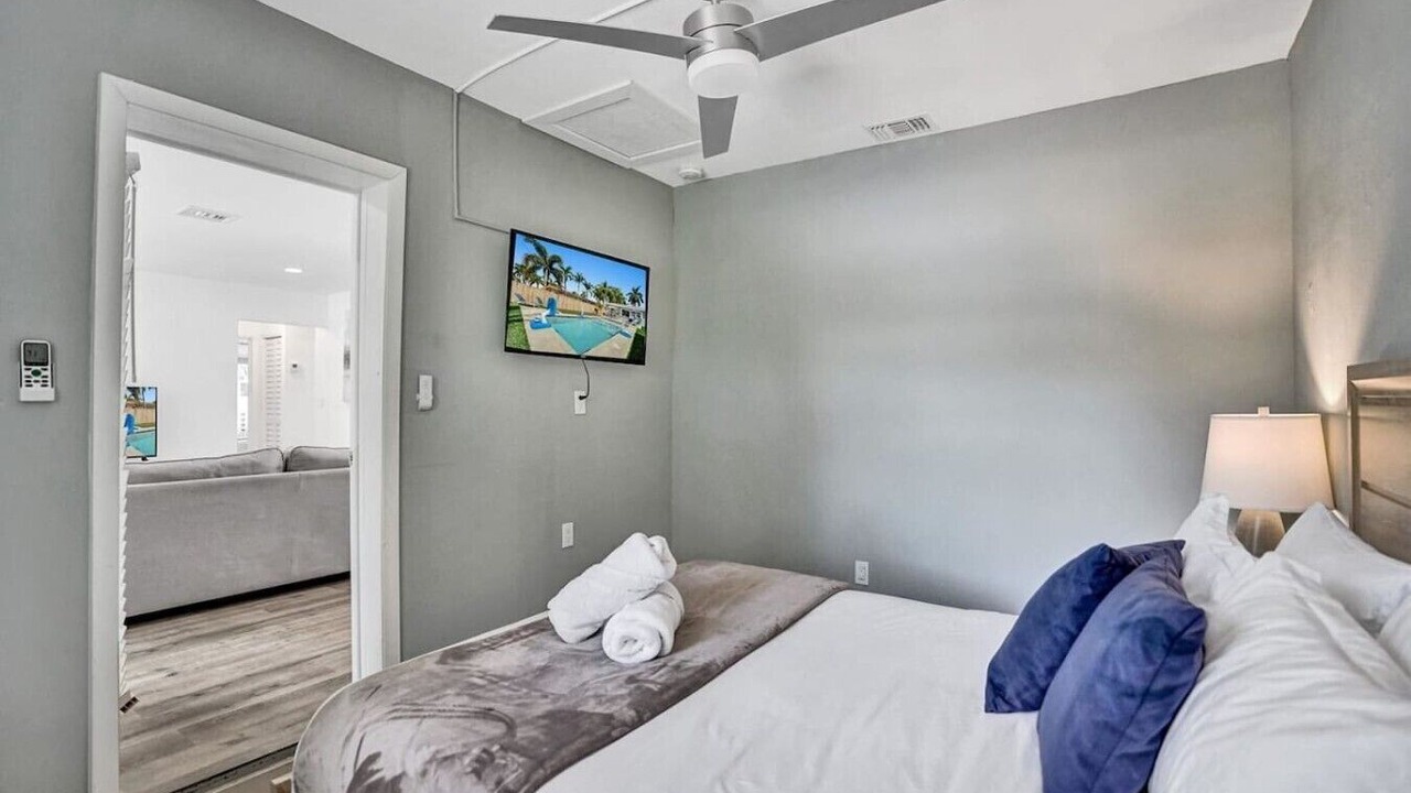 Photo of Bedroom in Hallandale Beach