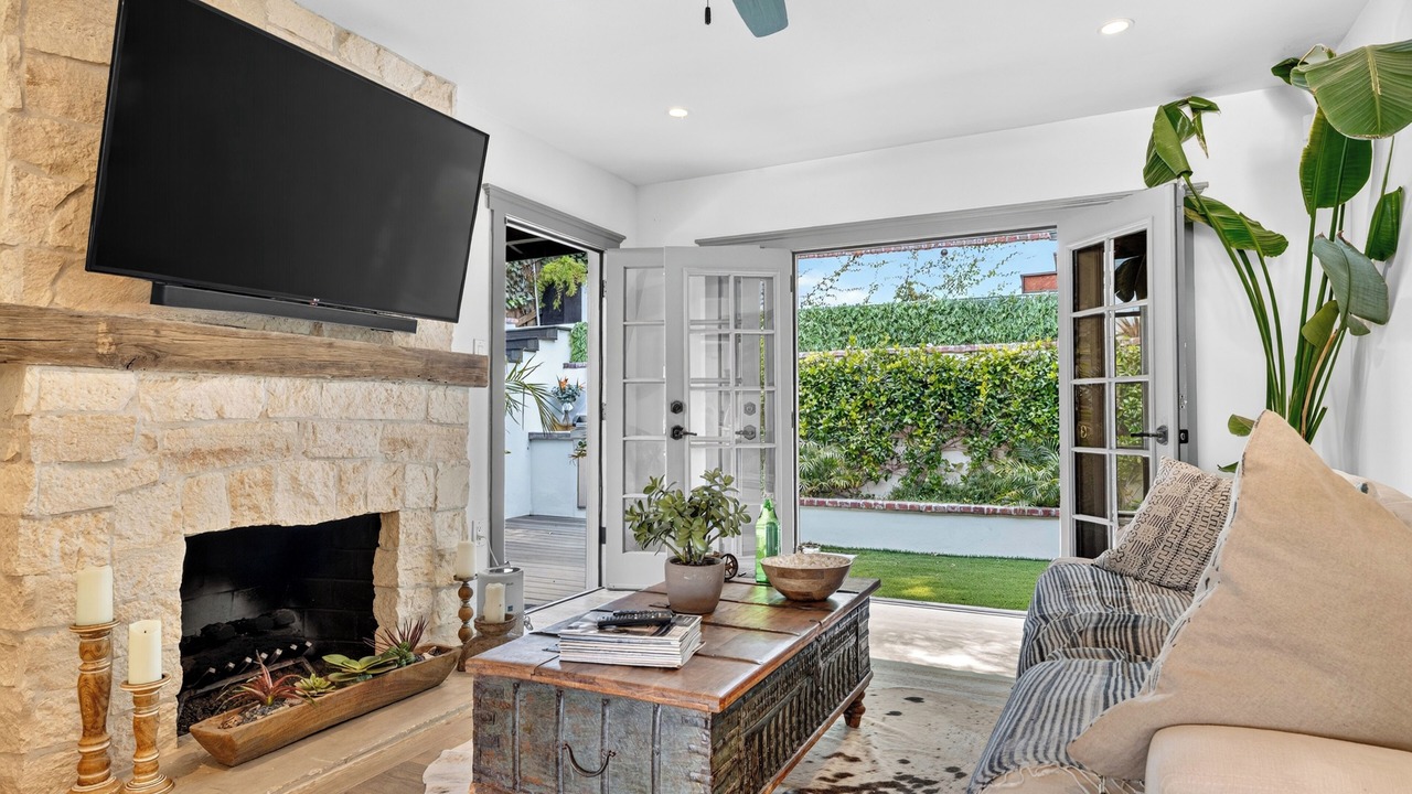 Photo of Livingroom in Silver Triangle