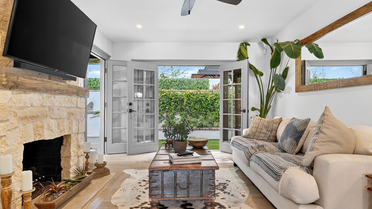 Photo of Livingroom in Silver Triangle