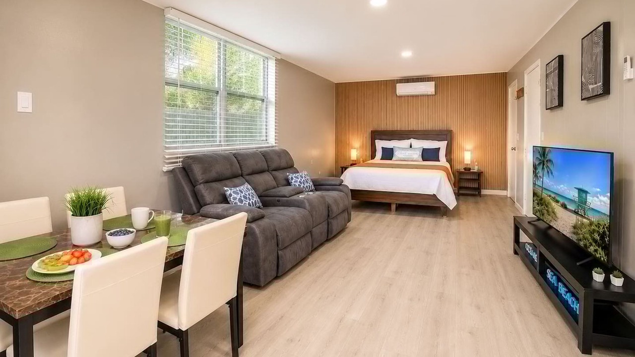 Photo of Bedroom in Royal Poinciana