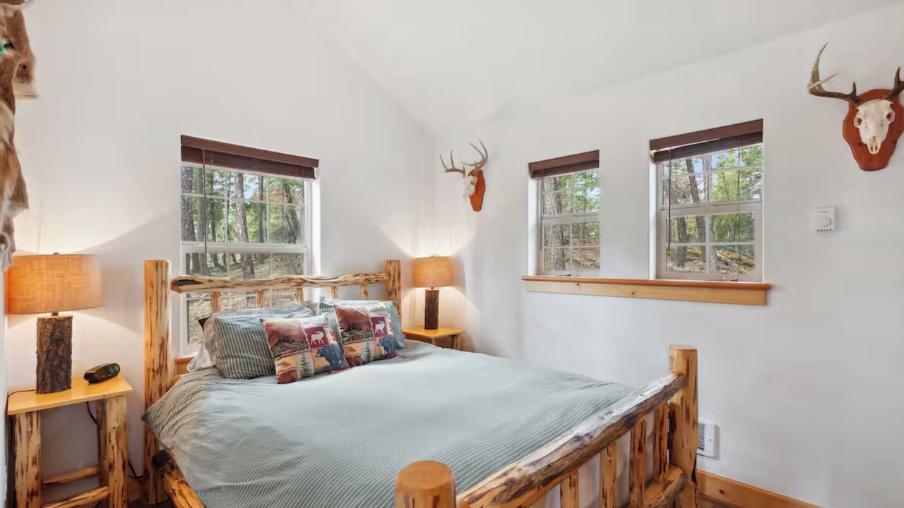Photo of Bedroom in Lakeside