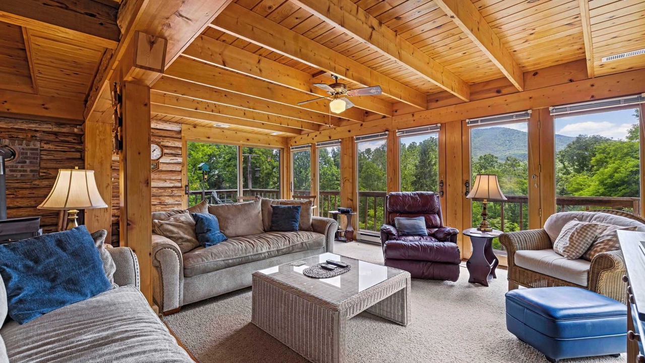 Photo of Livingroom in South Fork