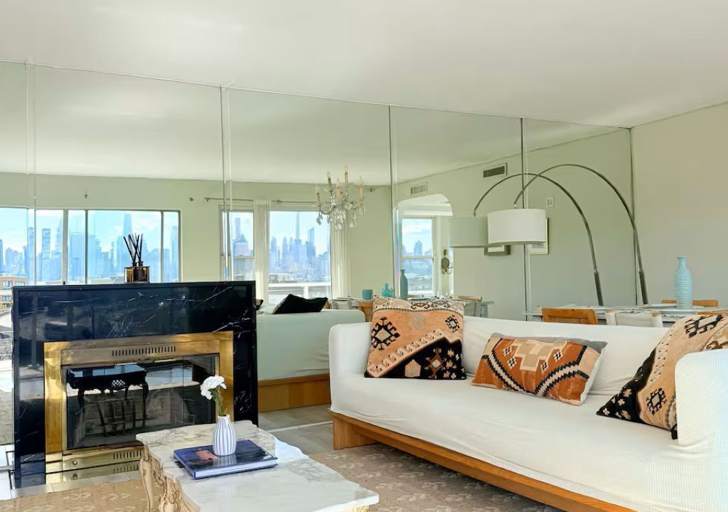 Photo of Livingroom in Weehawken