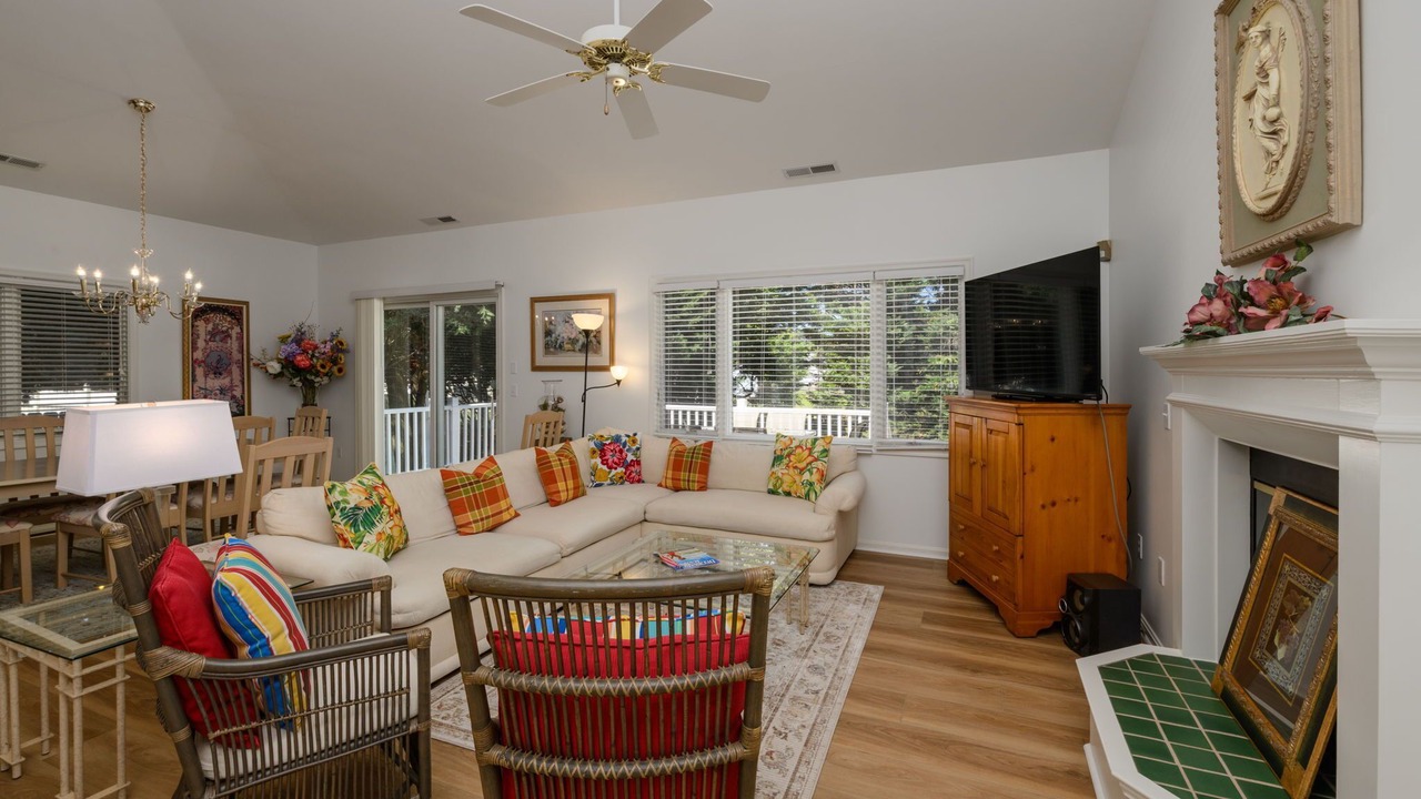 Photo of Livingroom in Cedar Neck