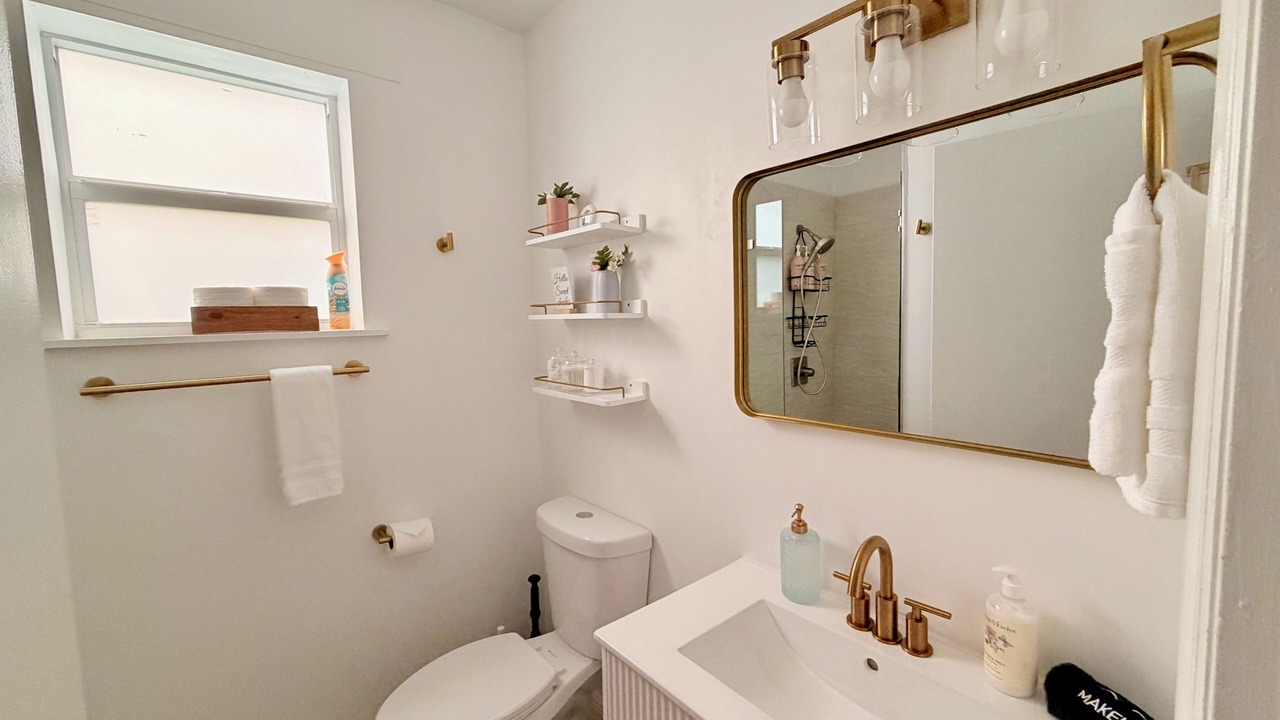 Photo of Bathroom in Colee Hammock
