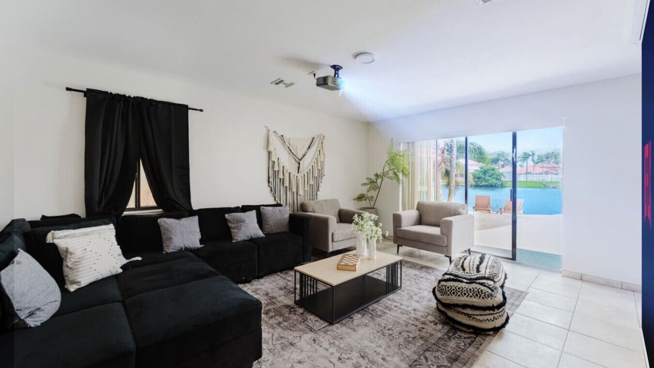 Photo of Livingroom in Pembroke Pines
