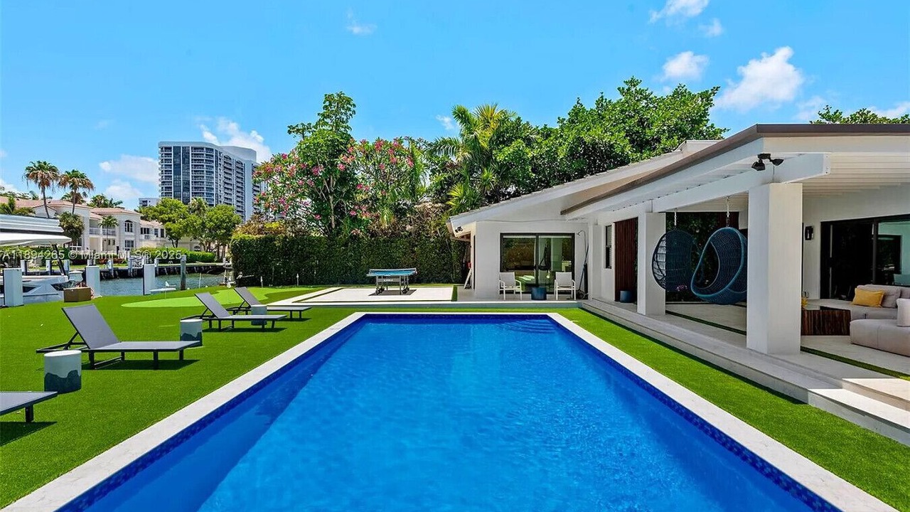 Photo of Outdoor in Hallandale Beach