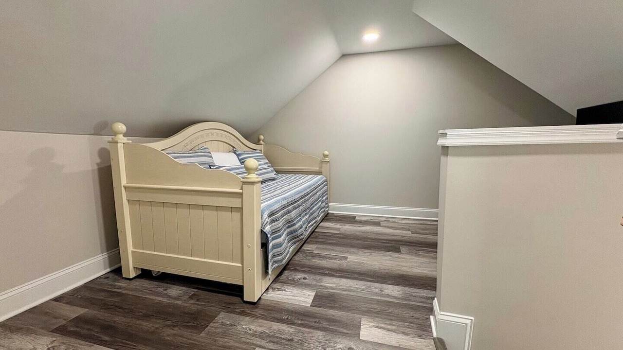 Photo of Bedroom in Cedar Neck