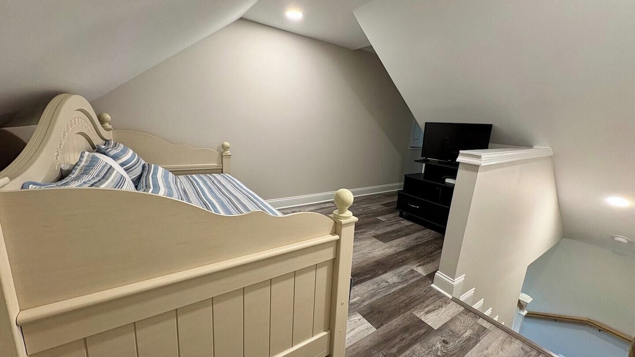 Photo of Bedroom in Cedar Neck