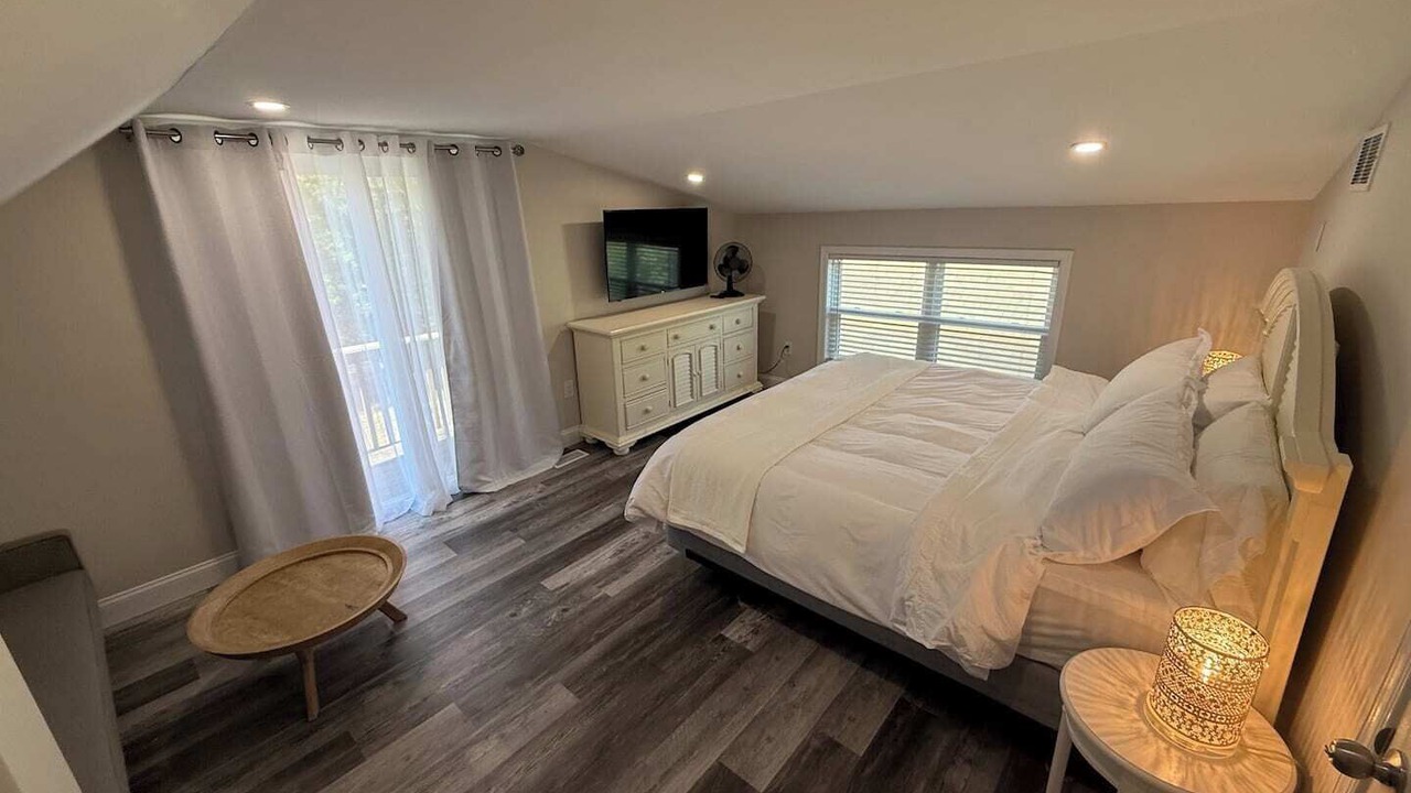 Photo of Bedroom in Cedar Neck