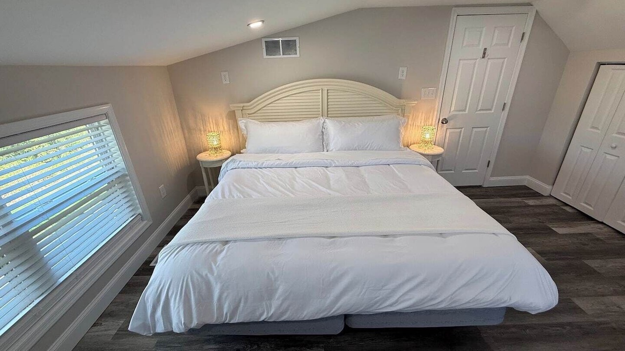 Photo of Bedroom in Cedar Neck