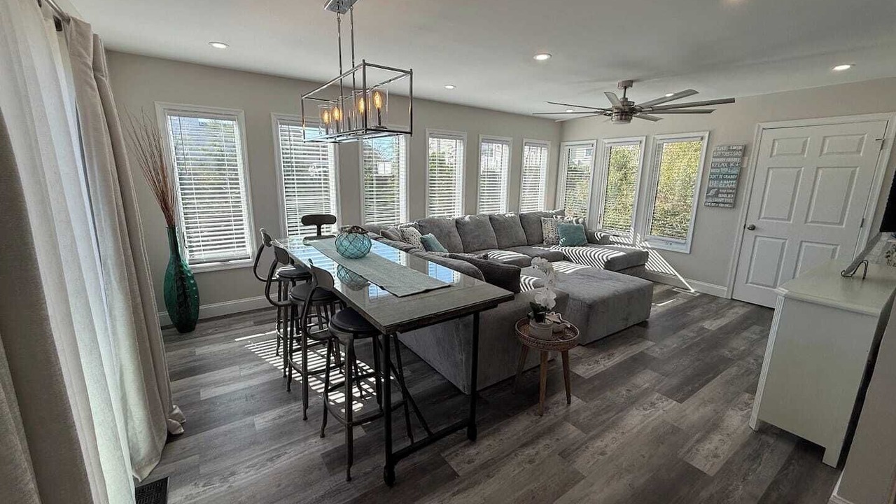 Photo of Livingroom in Cedar Neck