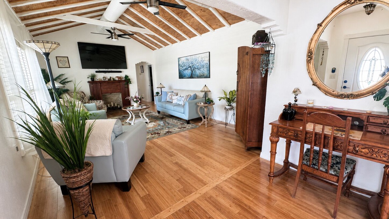 Photo of Livingroom in Downtown Hollywood