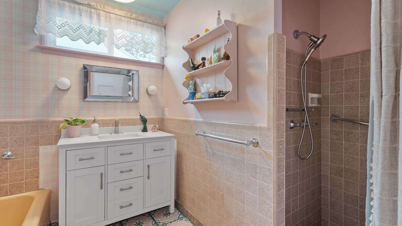 Photo of Bathroom in Sherman Oaks