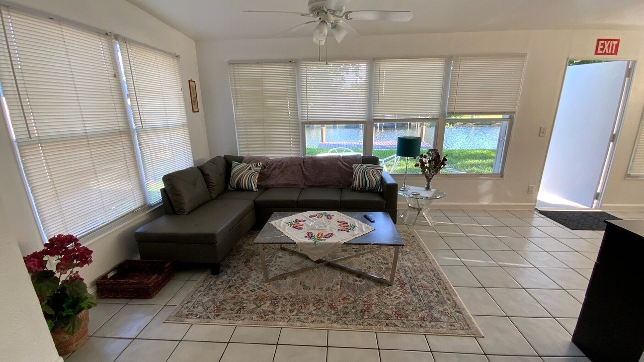 Photo of Livingroom in North Central Hollywood