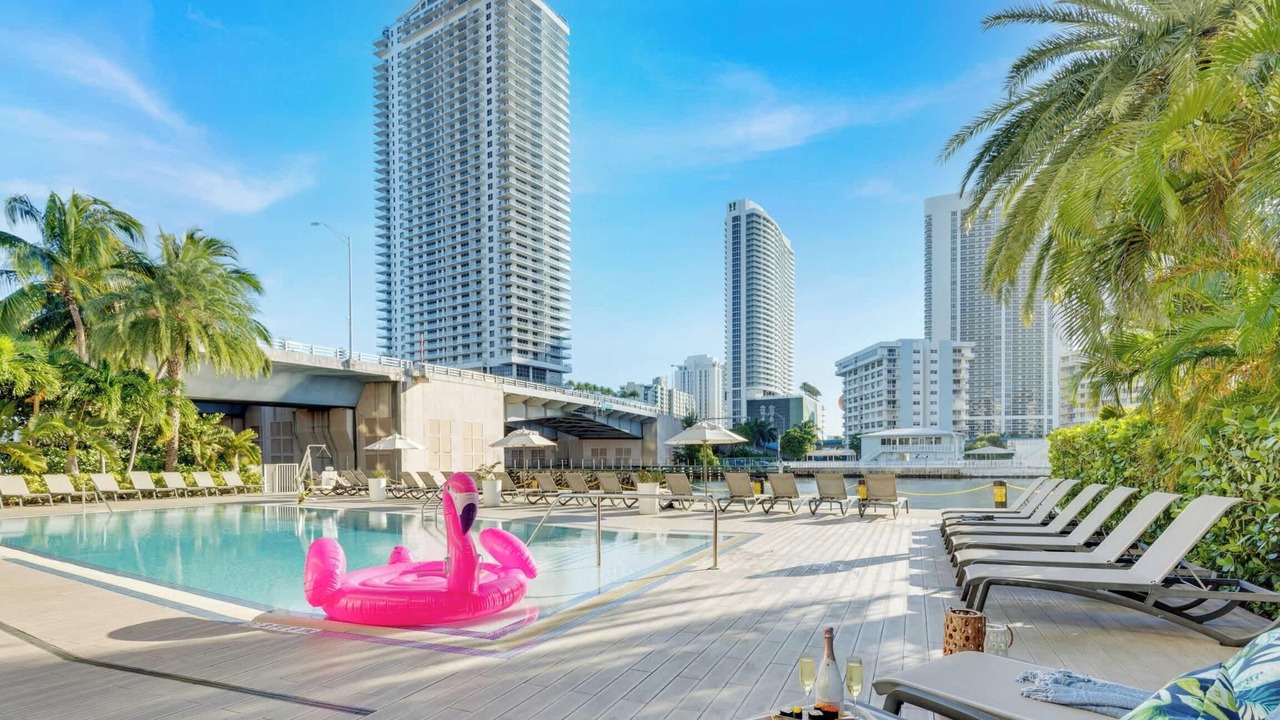 Photo of Outdoor in Hallandale Beach