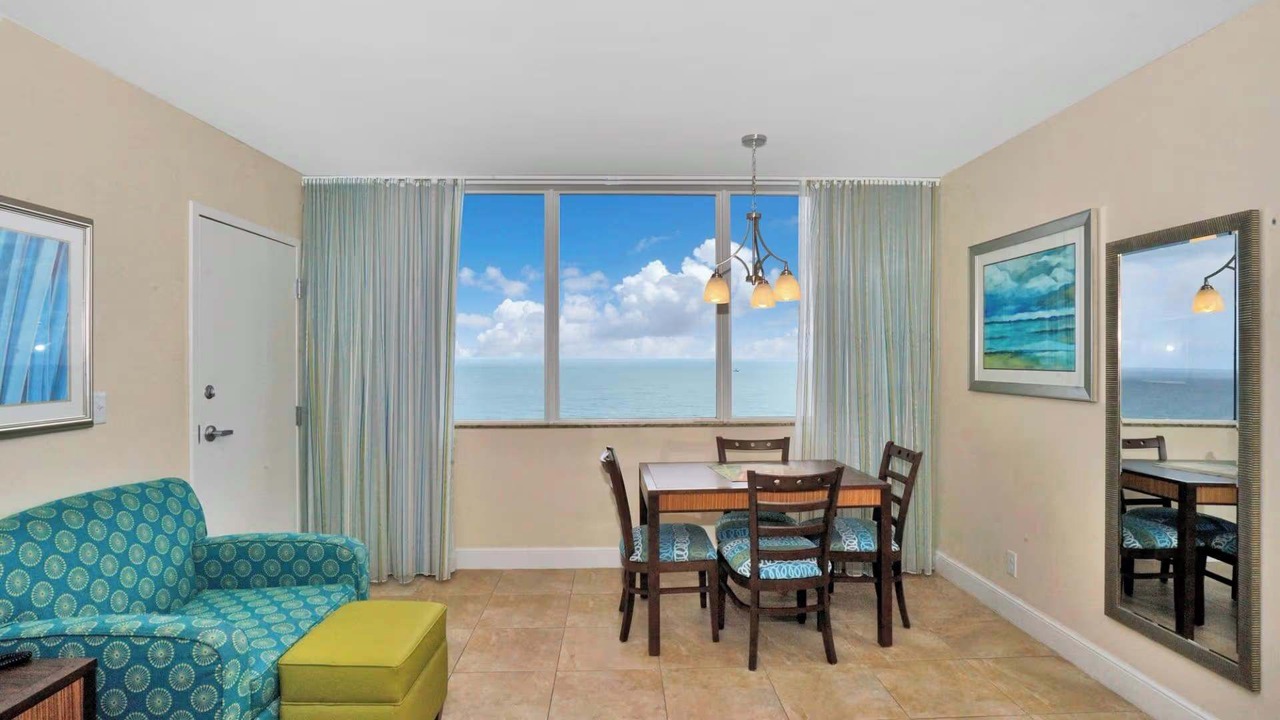 Photo of Livingroom in Hollywood