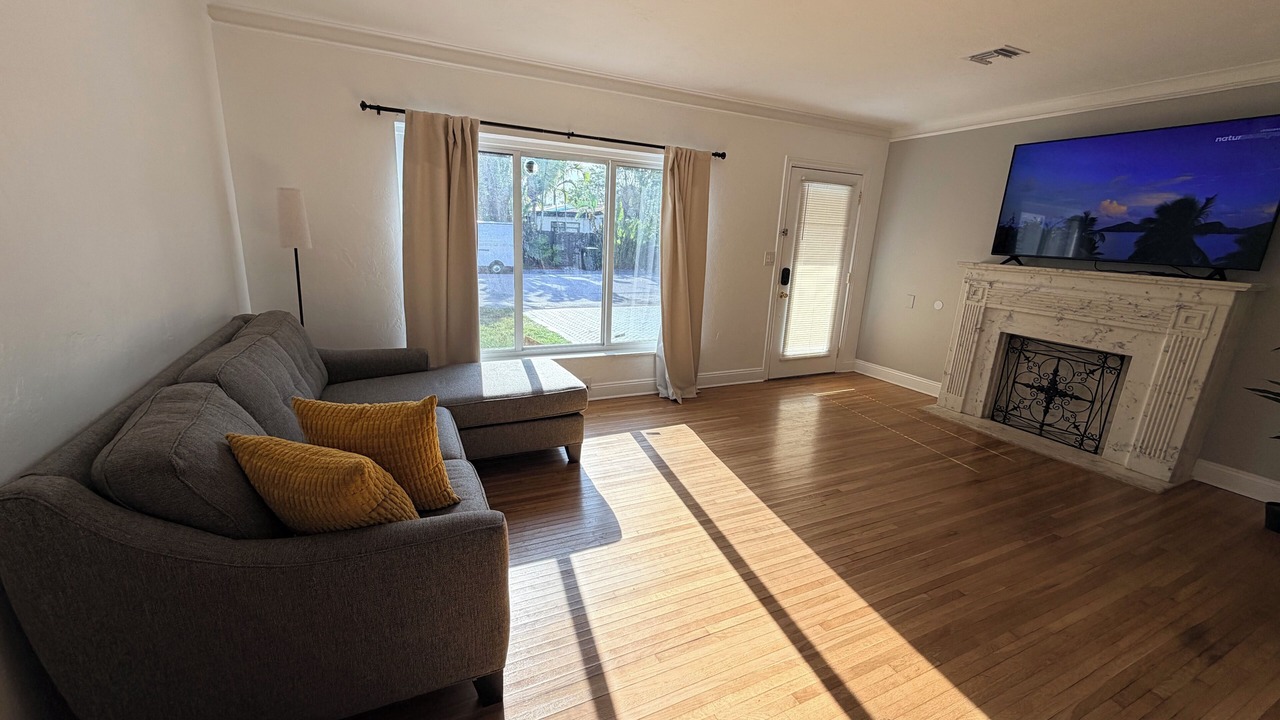 Photo of Livingroom in Lake Ridge