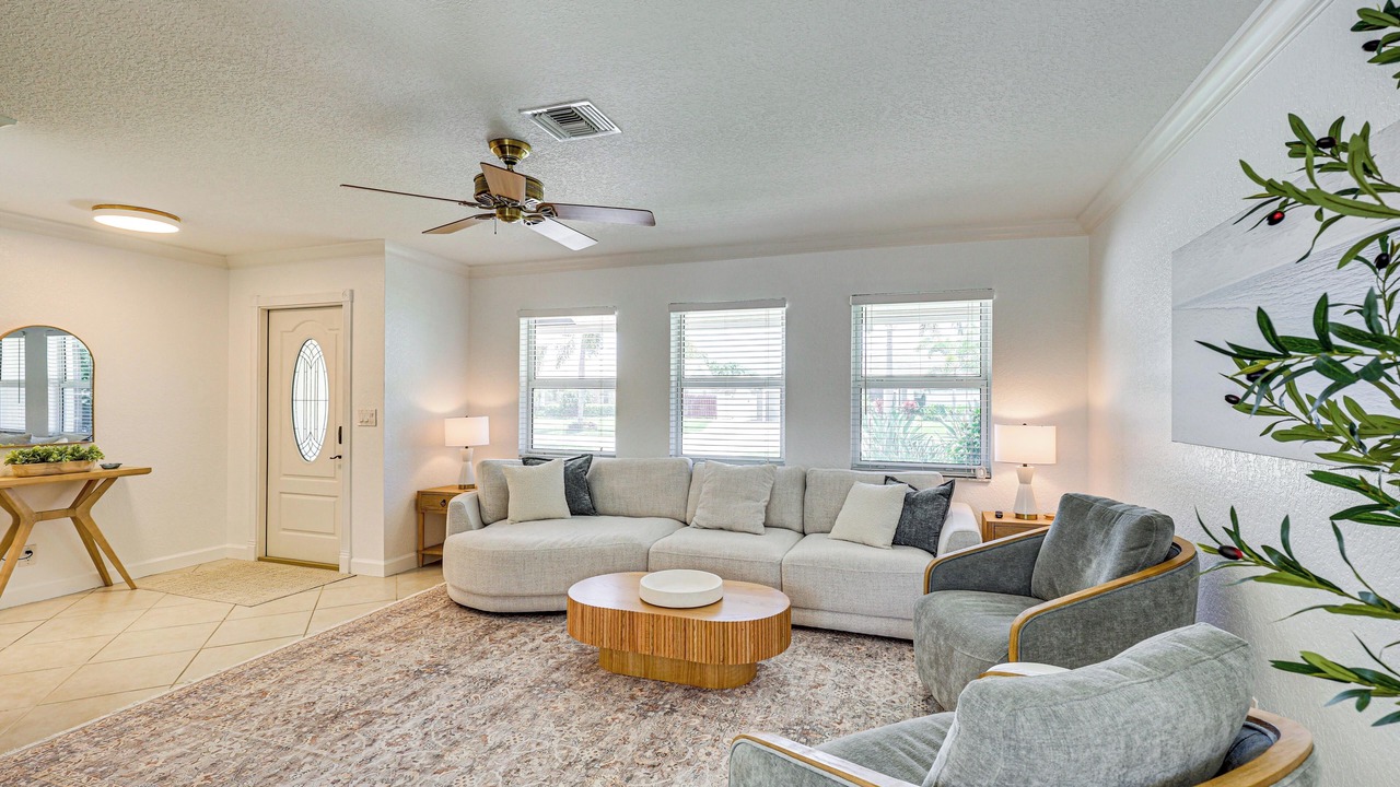 Photo of Livingroom in Tropic Palms