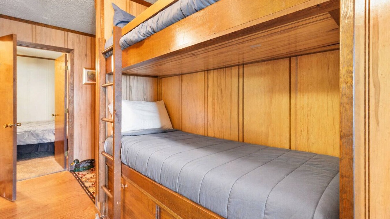 Photo of Bedroom in Snowshoe