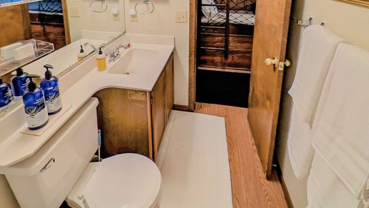 Photo of Bathroom in Snowshoe