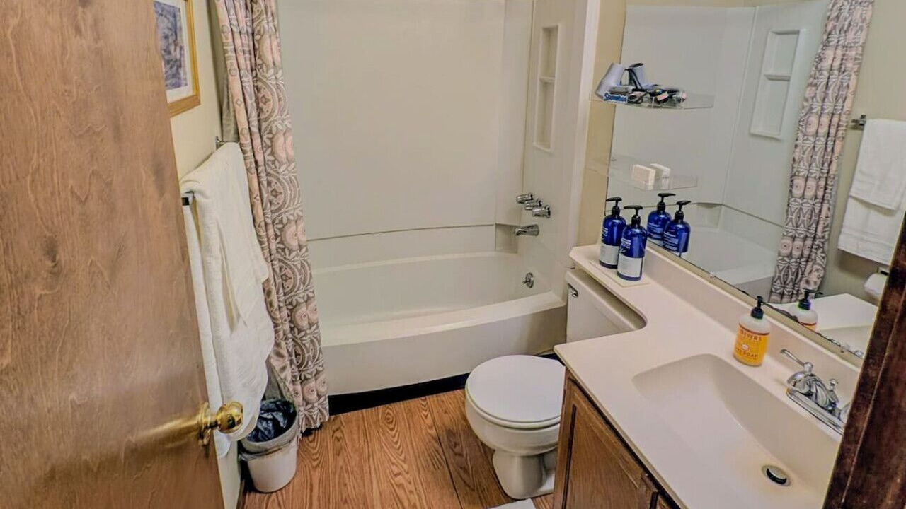 Photo of Bathroom in Snowshoe