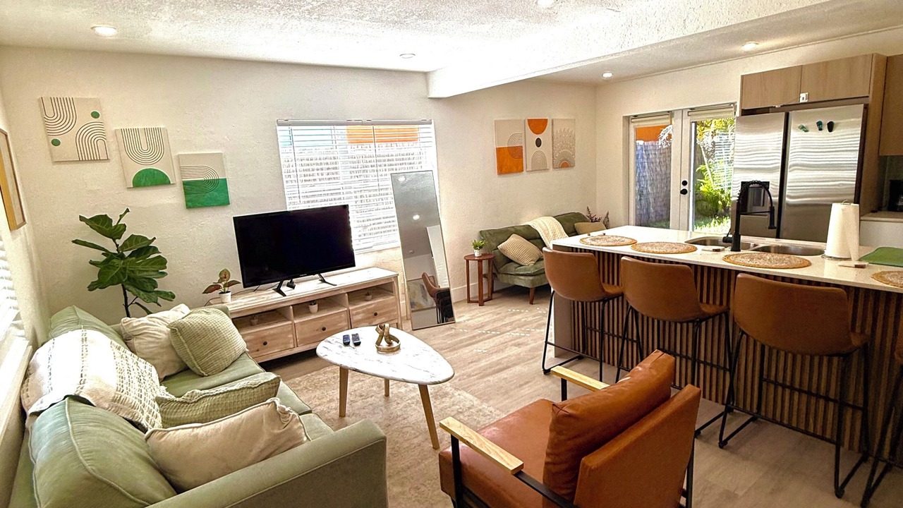 Photo of Livingroom in Central Oakland Park