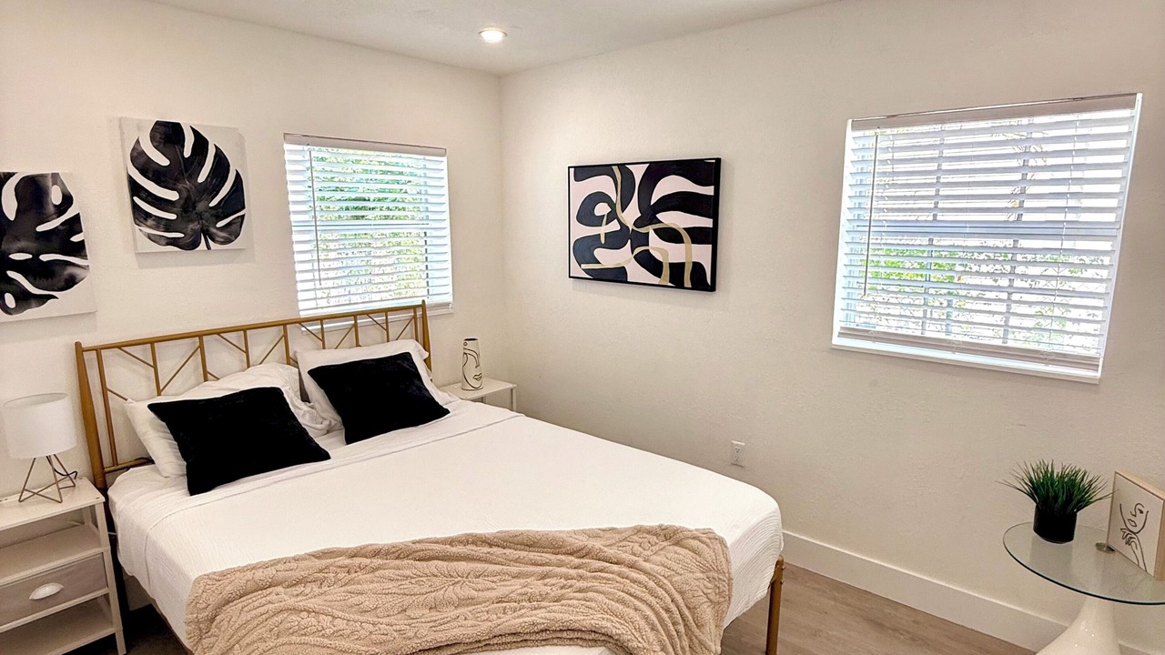 Photo of Bedroom in Central Oakland Park