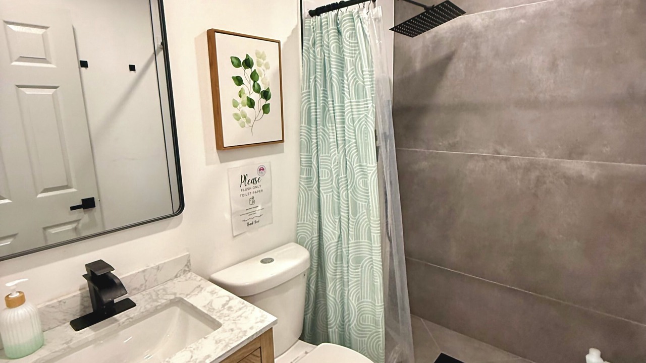 Photo of Bathroom in Central Oakland Park
