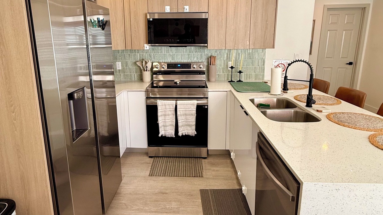 Photo of Kitchen in Central Oakland Park