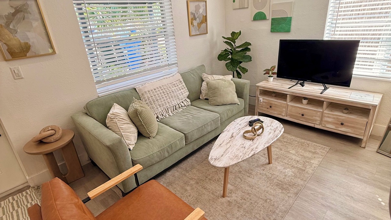 Photo of Livingroom in Central Oakland Park