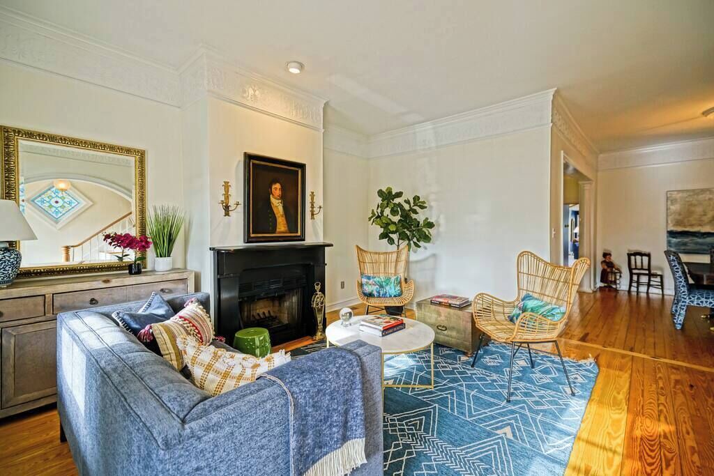 Photo of Livingroom in Historic District