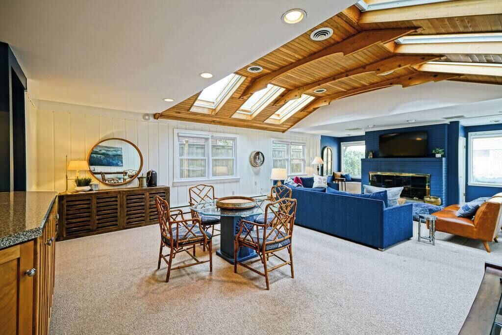 Photo of Livingroom in Historic District