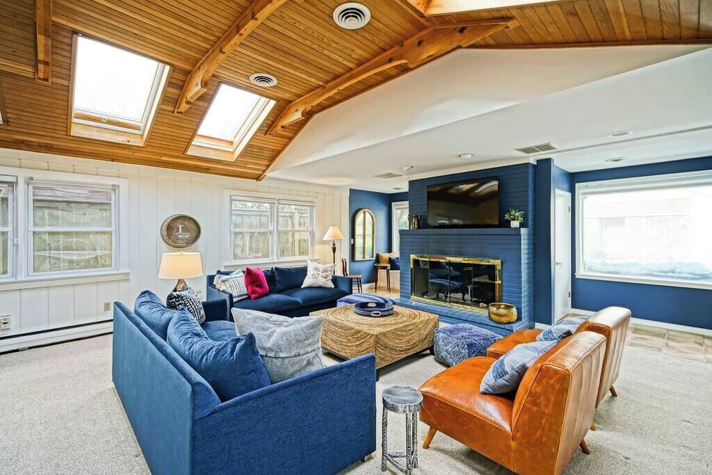 Photo of Livingroom in Historic District