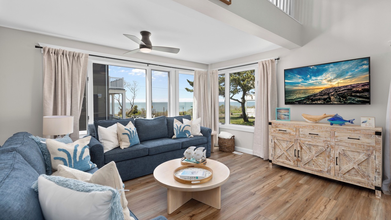 Photo of Livingroom in Town Bank