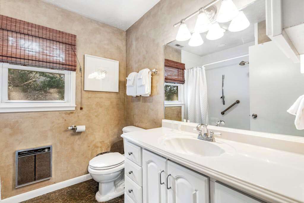 Photo of Bathroom in Little Salisbury