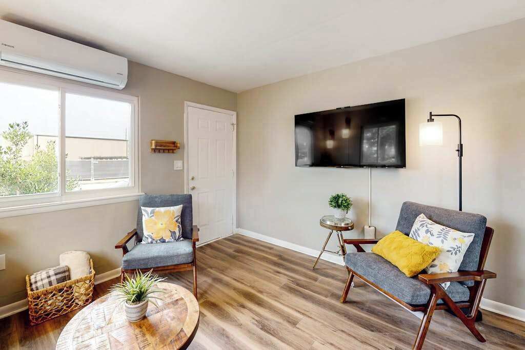 Photo of Livingroom in Caine Woods