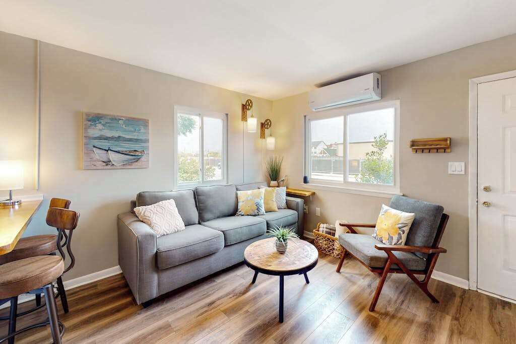 Photo of Livingroom in Caine Woods